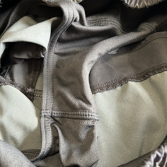 ATHLETA Printed Mesh Racer Run Short 4” Camo Green Sz S - Picture 14 of 15